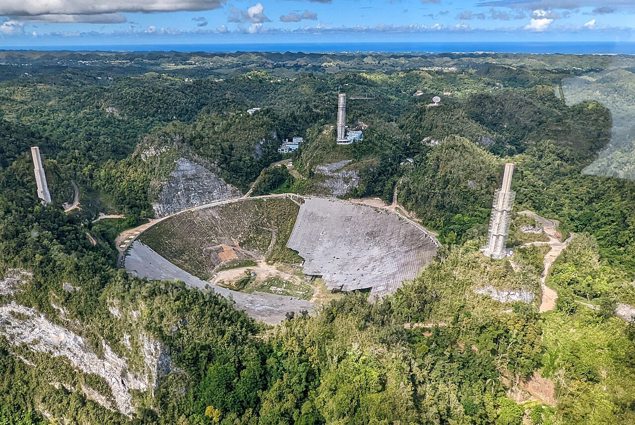Arecibo_Telescope,_December_2021