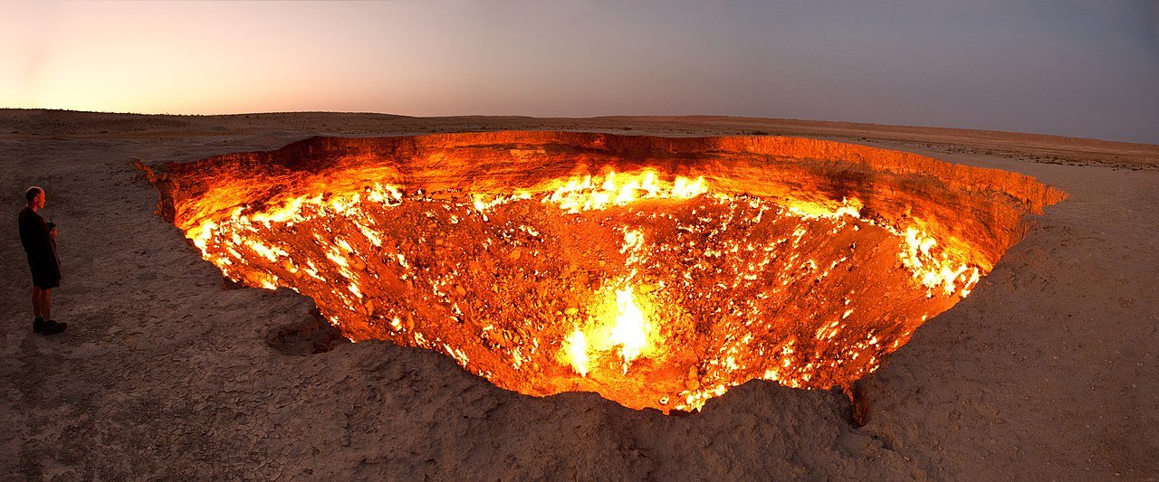 Darvasa_gas_crater_panorama_crop