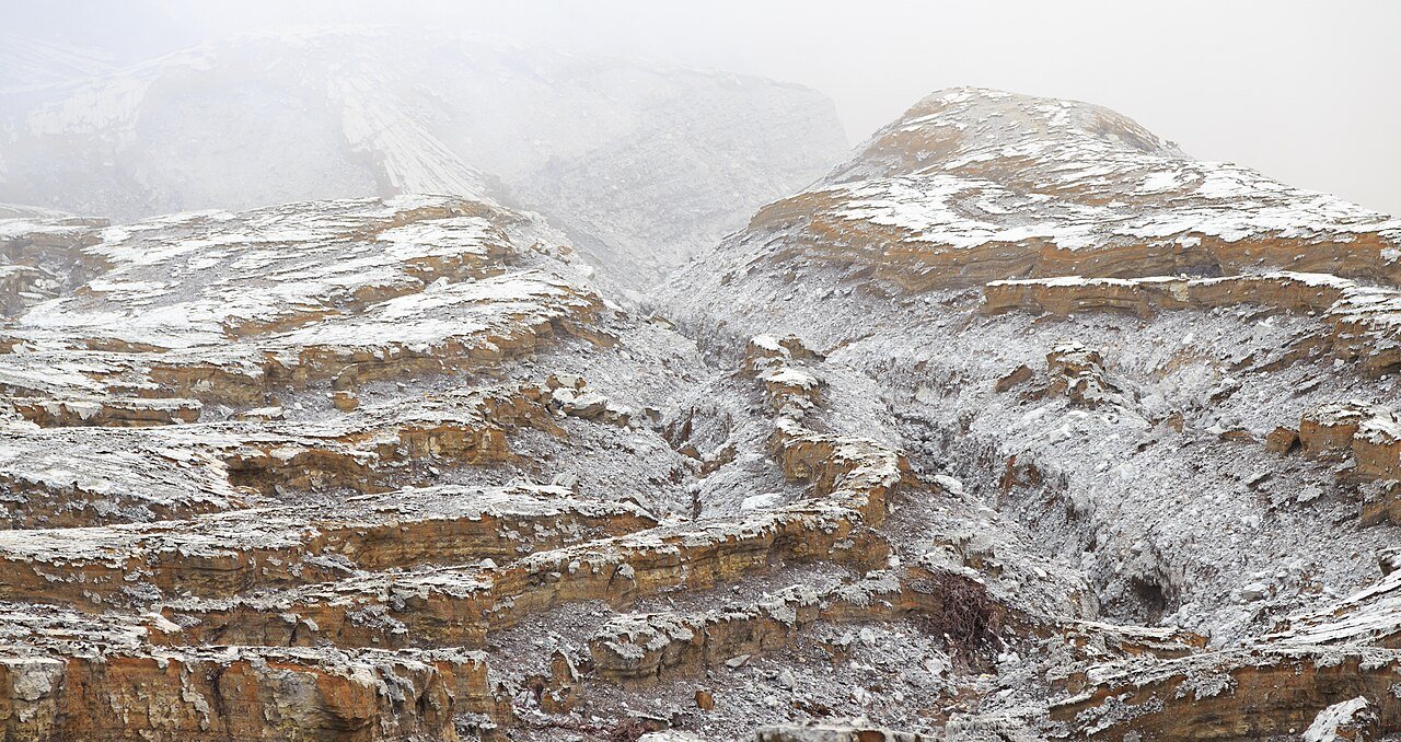 Kawah-Ijen_Indonesia_Ash-covered-slopes-of-the-crater-01