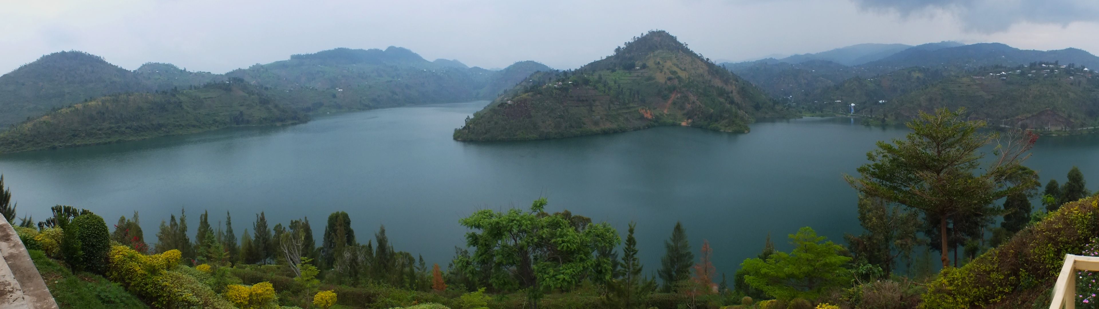 Lake_Kivu_from_Kibuye