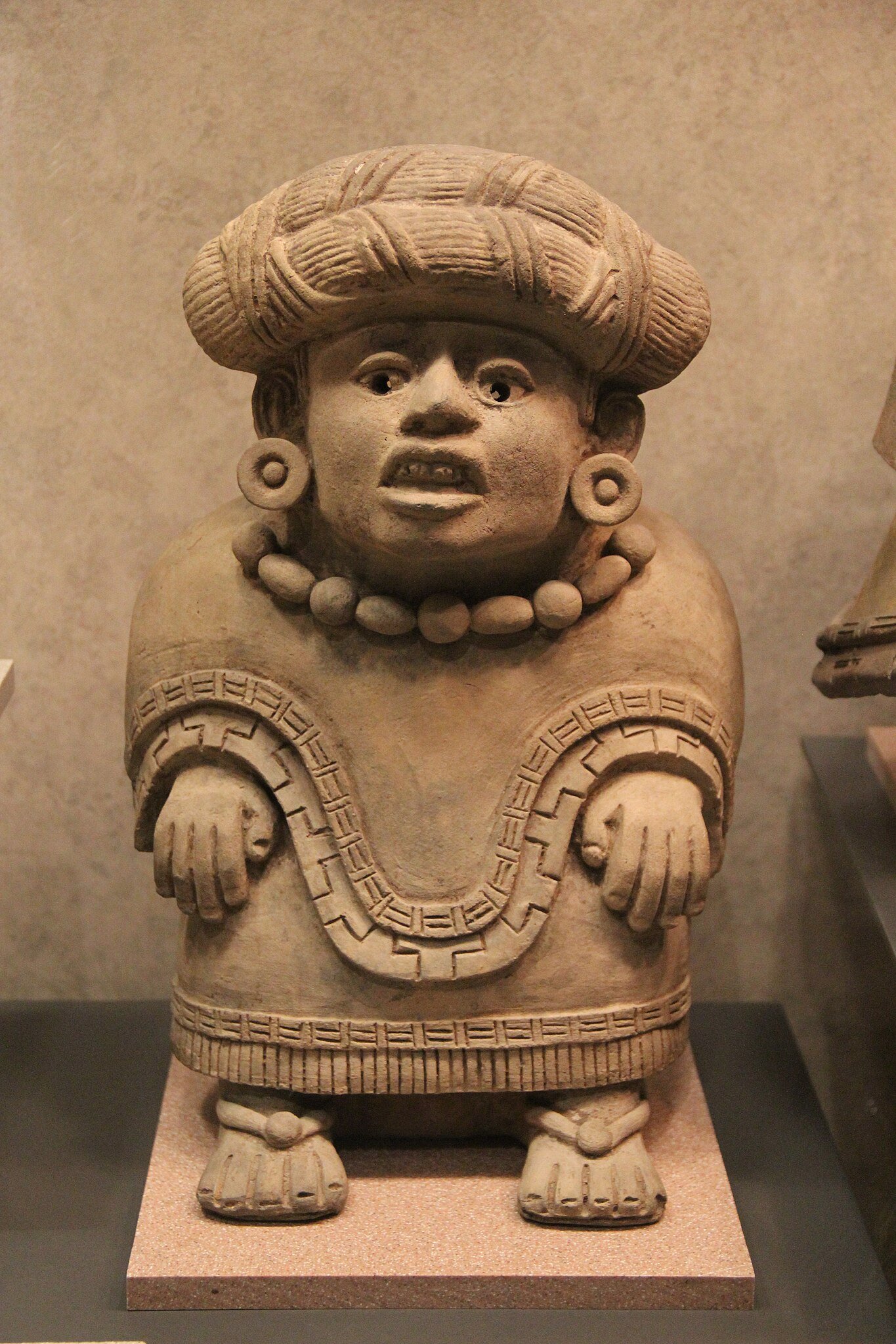 Zapotec_Ceramic_Woman,_Classic,_Monte_Alban_IIIB,_34cm